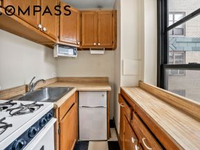 235 East 22nd Street 9M, New York NY 10010