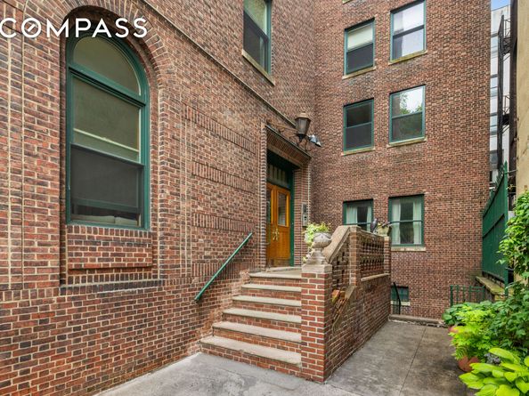 131 Ave B 4A, New York NY 10009