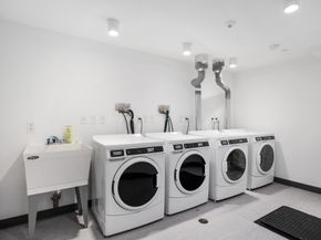21-30 44th Drive 6A, Queens NY 11101