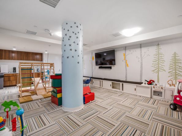 21-30 44th Drive 6A, Queens NY 11101