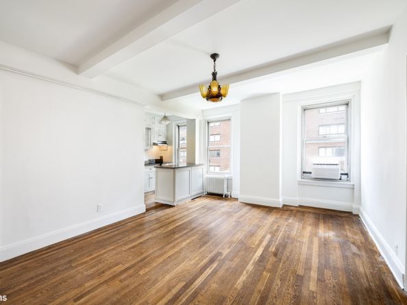 325 West 45th Street 601, New York NY 10036