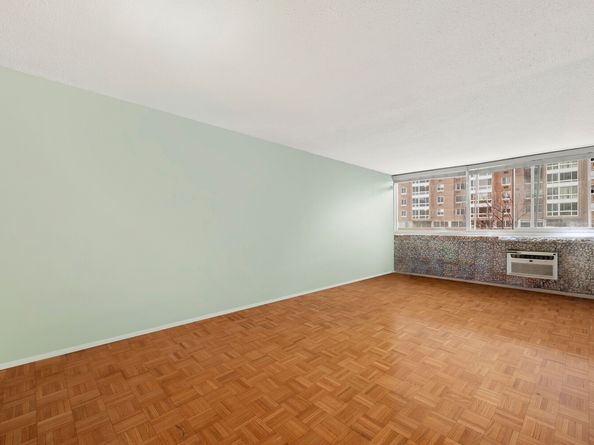 595 Main Street 815, New York NY 10044