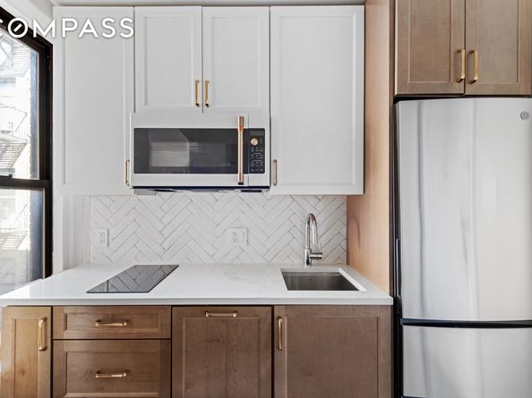 319 West 18th Street 5I, New York NY 10011