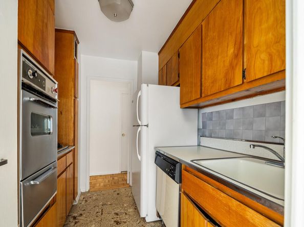 15 Charles Street 2B, New York NY 10014