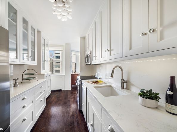 176 East 71st Street 12C, New York NY 10021