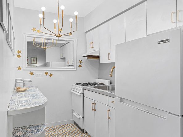 54 East 8th Street 4D, New York NY 10003