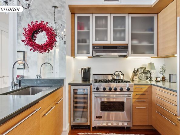 30 West Street 17G, New York NY 10004