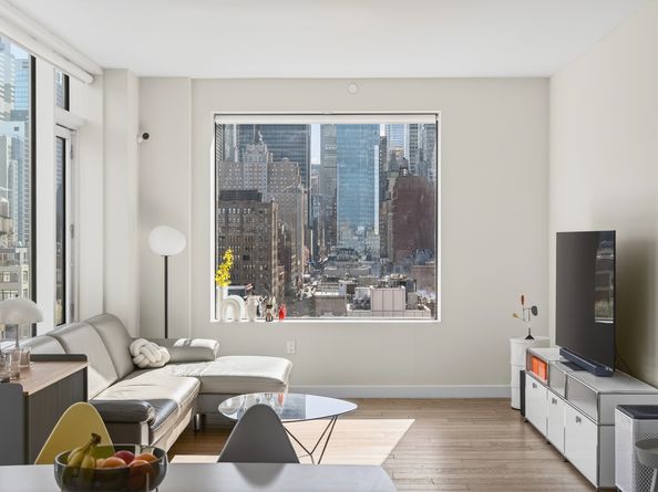 505 West 43rd Street 14A, New York NY 10036