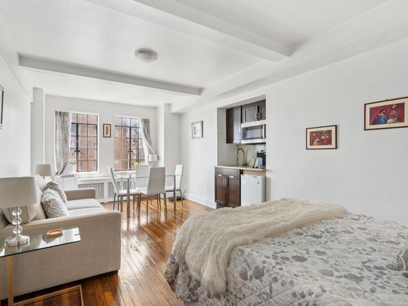45 Tudor City Place 1019, New York NY 10017