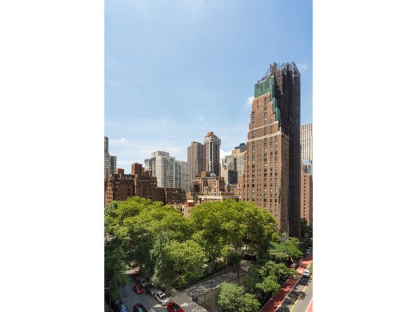 45 Tudor City Place 1019, New York NY 10017