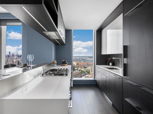 252 South Street 27L, New York NY 10002