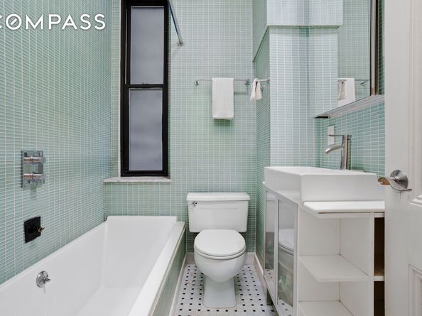 223 West 21st Street 1M, New York NY 10011