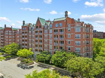 150 Oceana Drive W