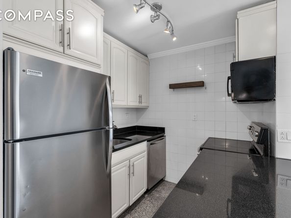 25-40 Shore Boulevard 2F, Queens NY 11102