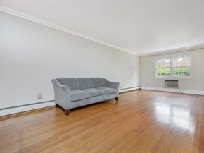 89-04 Doran Avenue, Queens NY 11385