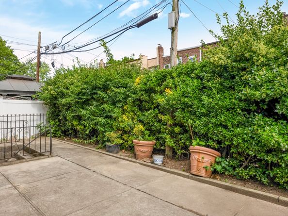 89-04 Doran Avenue, Queens NY 11385