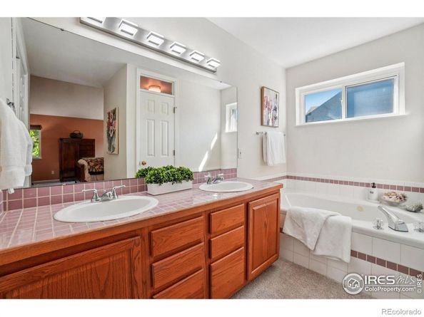 8009 James Court, Niwot CO 80503