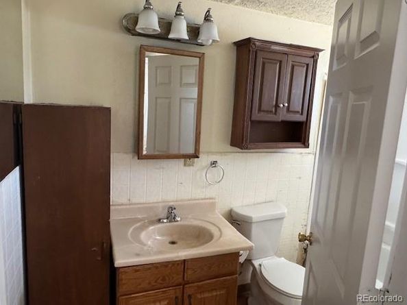 5811 E 74th Avenue, Commerce City CO 80022