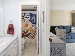 2 Adams 905, Denver CO 80206
