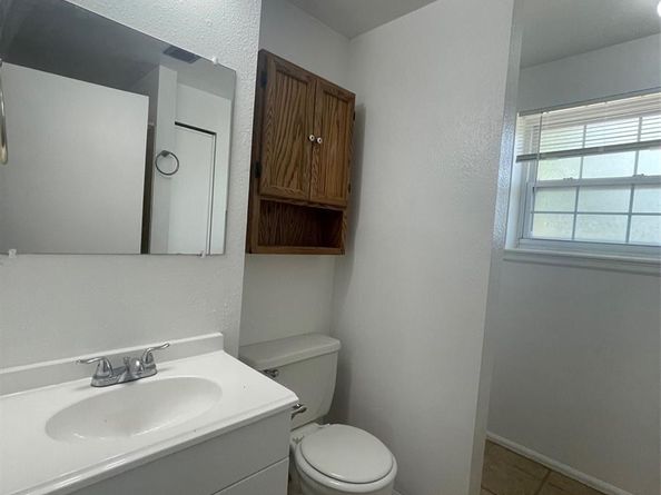 Undisclosed Address #3907197, Aurora CO 80013