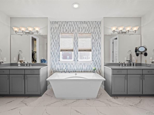 8172 S Langdale Way, Aurora CO 80016