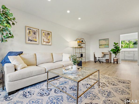 102 Rowayton Woods Drive 102, Norwalk CT 06854