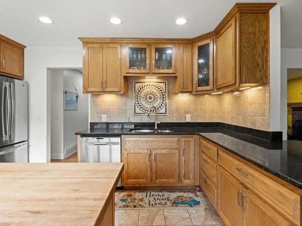 2 Pine Hill Road, New Fairfield CT 06812