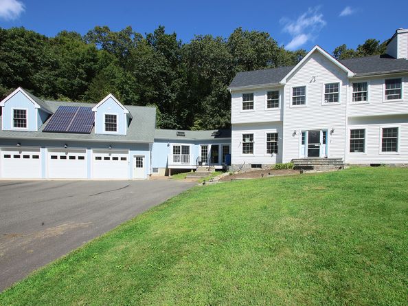 68 E Village Road, Monroe CT 06468