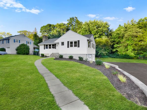 8 Lloyd Road, Norwalk CT 06850