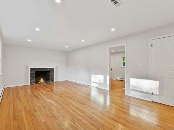 8 Lloyd Road, Norwalk CT 06850