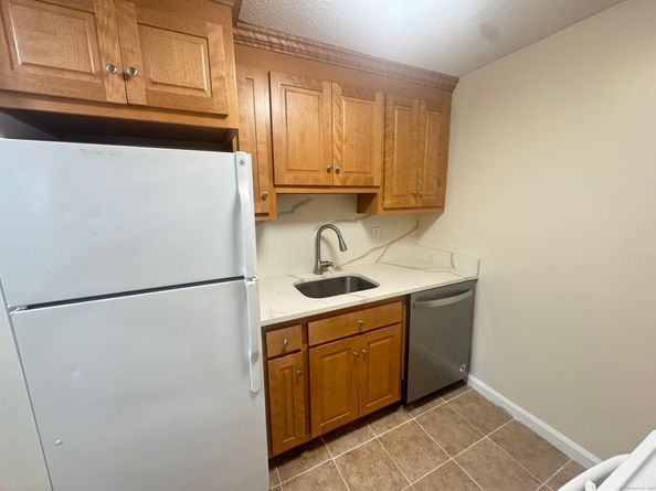 105 Tremont Avenue APT E, Bridgeport CT 06606