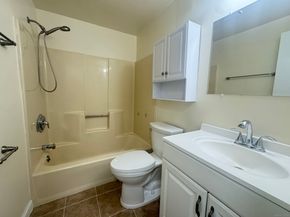 105 Tremont Avenue APT E, Bridgeport CT 06606
