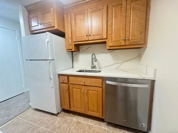 105 Tremont Avenue APT E, Bridgeport CT 06606