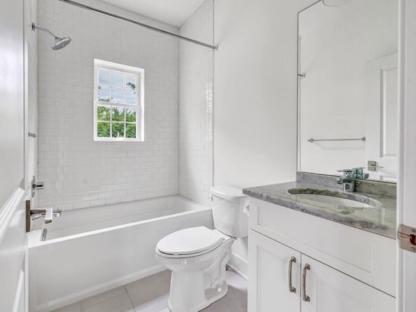 2180 Kings Highway 1, Fairfield CT 06824