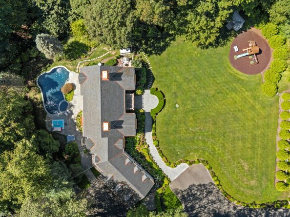 105 Clearview Lane, New Canaan CT 06840