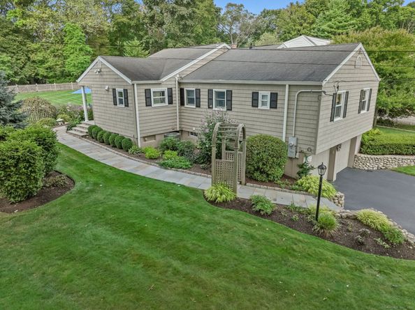 109 Green Acre Lane, Fairfield CT 06824