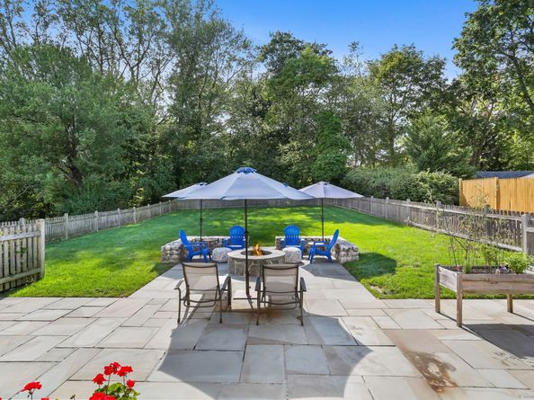 109 Green Acre Lane, Fairfield CT 06824