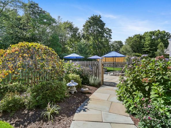 109 Green Acre Lane, Fairfield CT 06824