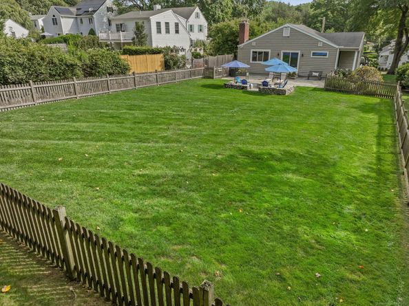 109 Green Acre Lane, Fairfield CT 06824