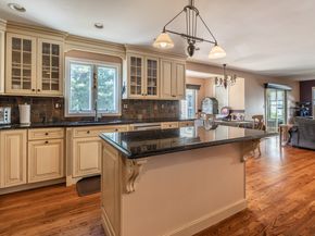10 Mayflower Lane, Shelton CT 06484