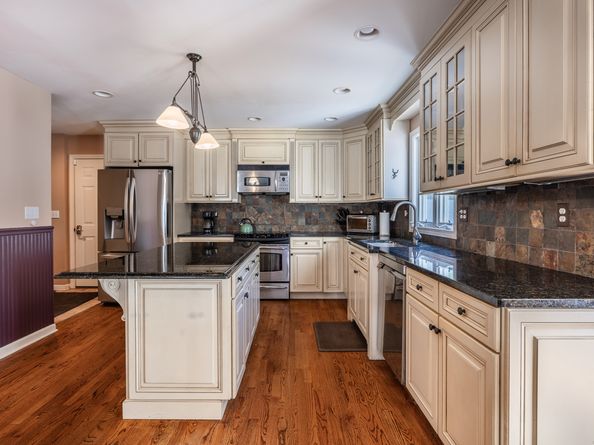 10 Mayflower Lane, Shelton CT 06484
