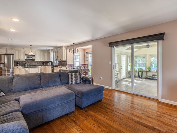 10 Mayflower Lane, Shelton CT 06484