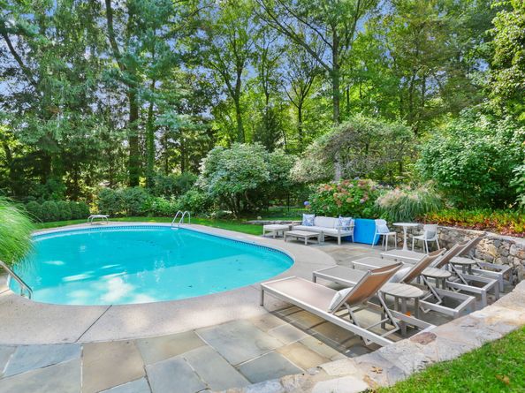 52 Putnam Road, New Canaan CT 06840
