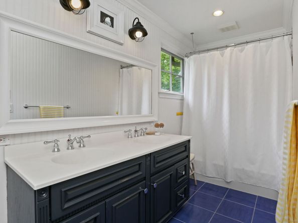 52 Putnam Road, New Canaan CT 06840