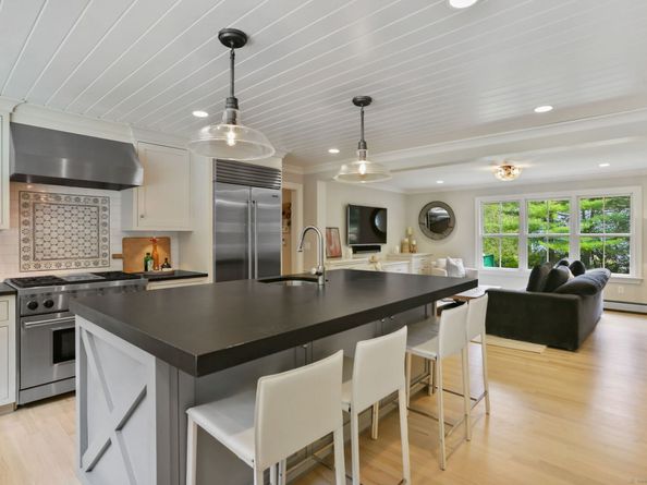 52 Putnam Road, New Canaan CT 06840