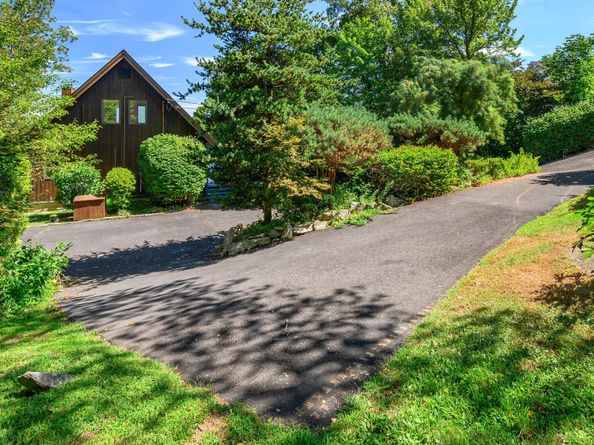 3 Spring Wood Lane, New Fairfield CT 06812