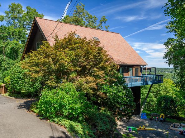 3 Spring Wood Lane, New Fairfield CT 06812