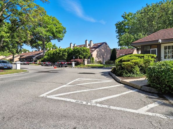 2435 Bedford Street 14C, Stamford CT 06905