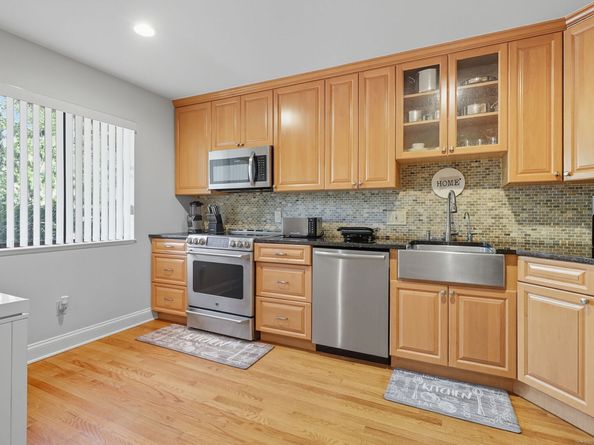 2435 Bedford Street 14C, Stamford CT 06905