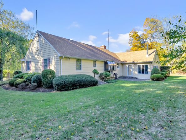11 Laurel Street, Trumbull CT 06611